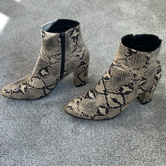 Faux leather booties in snake skin print - Picture 2 of 4